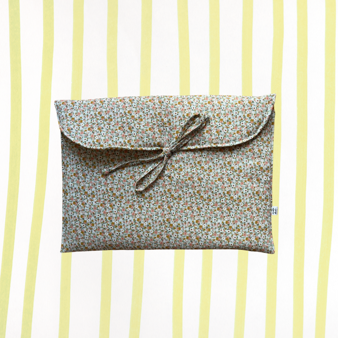 FUNDA FLORES Y RAYAS AMARILLAS
