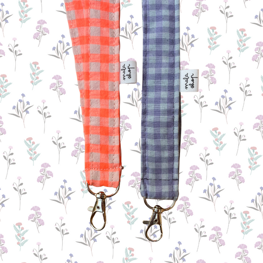 CUELGA LLAVES VICHY GRIS Y MORADO